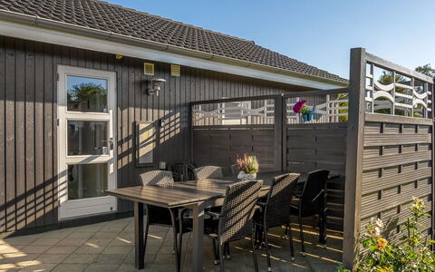 Fabian - 300M from the Sea: Legna, Mobilia, Appartamento, Camera, Soffitto, Color Legno, Sedia, Latifoglie, Vernice, Legname