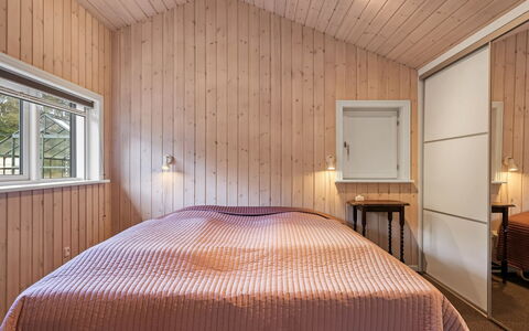 Fritzy - 1.5Km from the Sea: Legna, Soffitto, Camera Da Letto, Interior Design, Pavimento, Letto, Pavimentazione, Camera, Lenzuolo, Telaio Del Letto