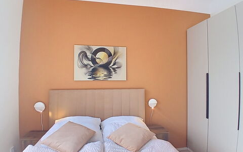 Buky Escape: Mobilia, Letto, Parete, Camera Da Letto, Interior Design, Legna, Lenzuolo, Bedding, Camera, Pavimento