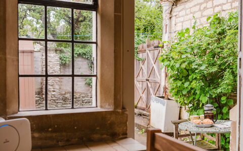 Little Hale Cottage: Mobilia, Interior Design, Pavimentazione, Pavimento, Soffitto, Camera, Sedia, Tavolo, Appartamento, Cucina & Sala Da Pranzo Tavolo