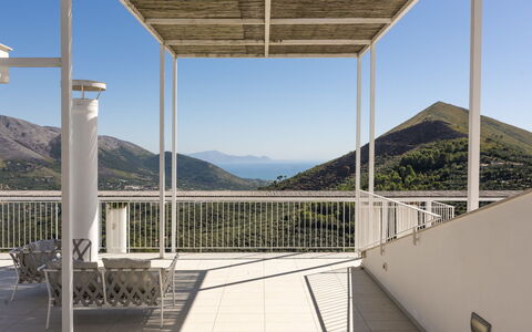Capri: Portico, Shade, Sedia, Struttura Esterna, Balcone, Eco Hotel, Mobili Da Esterno, Deck, Pergola, Illuminazione Diurna