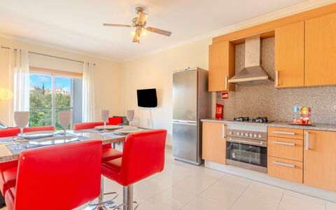 Ocean Loft 41: Mobilia, Interior Design, Pavimentazione, Pavimento, Soffitto, Camera, Sedia, Tavolo, Appartamento, Cucina & Sala Da Pranzo Tavolo