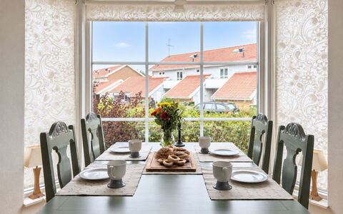 Cityhuset: Mobilia, Interior Design, Pavimentazione, Pavimento, Soffitto, Camera, Sedia, Tavolo, Appartamento, Cucina & Sala Da Pranzo Tavolo