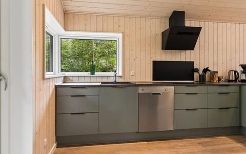 Zelma - 1.5Km from the Sea: Cucina, Pavimentazione, Elettrodomestico Da Cucina, Legna, Controsoffitto, Interior Design, Cabinetry, Pavimento, Mobilia, Apparecchio Major