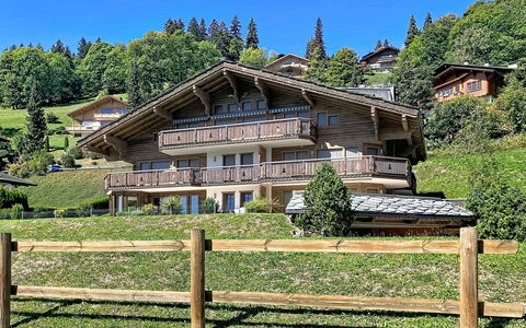 Mont Azur: Casa, Casa, Villetta, Portico, Balcone, Recinzione, Villaggio, Estate, Agriturismo