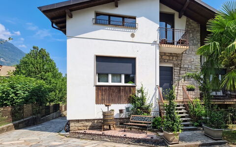Villa Chiara e Chloe: Costruzione, Parete, Finestra, Casa, Casa, Porta, Zona Residenziale, Facciata, Architettura
