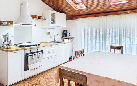 Villa Chiara e Chloe: Giorno, Costruzione, Appartamento, Zona Residenziale, Città, Zona Urbana, Quartiere, Facciata, Condominio