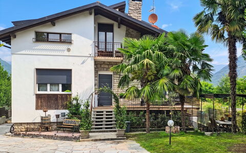 Villa Chiara e Chloe: Costruzione, Finestra, Casa, Zona Residenziale, Casa, Architettura, Villetta, Porta, Balcone