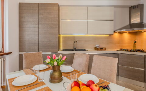 Al Roccolo: Mobilia, Cucina, Interior Design, Pavimentazione, Controsoffitto, Elettrodomestico Da Cucina, Cabinetry, Legna, Casa, Apparecchio Major