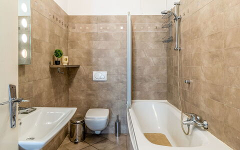 Barella: Bagno, Interior Design, Pavimentazione, Idraulico Fixture, Pavimento, Parete, Vasca Da Bagno, Lavello, Gabinetto, Rubinetto