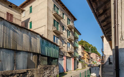 Barella: Parete, Costruzione, Finestra, Zona Residenziale, Quartiere, Cittadina, Architettura, Casa, Casa, Urban Design