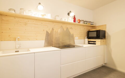 Kuerc Design Mountain Home: Pavimentazione, Interior Design, Legna, Controsoffitto, Cucina, Pavimento, Cabinetry, Mobilia, Soffitto, Illuminazione