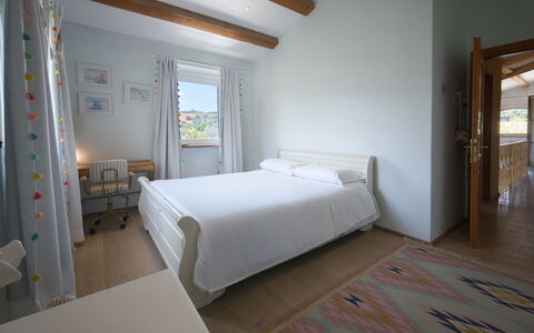 Tenuta Marino - Villa Privata Vista Vigneti con Pi: Mobilia, Interior Design, Letto, Camera Da Letto, Parete, Pavimento, Pavimentazione, Legna, Soffitto, Lenzuolo