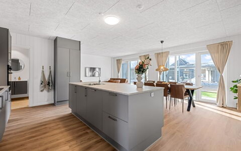 Fita - 450M from the Sea: Pavimentazione, Legna, Pavimento, Pavimento In Legno, Interior Design, Soffitto, Mobilia, Cucina, Controsoffitto, Pavimento Laminato