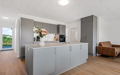 Fita - 450M from the Sea: Pavimentazione, Cucina, Interior Design, Legna, Controsoffitto, Pavimento, Soffitto, Cabinetry, Mobilia, Elettrodomestico Da Cucina