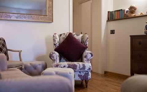 Tenuta di Mezzo: Mobilia, Interior Design, Parete, Pavimentazione, Pavimento, Legna, Camera, Soggiorno, Tessile, Cornice