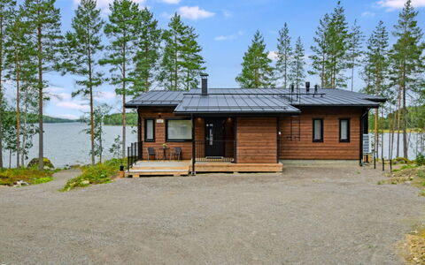 Jäkälänkallion Ranta: Tetto, Casa, Raccordo, Villetta, Cortile, Latifoglie, Design, Edifici Giardino, Color Legno, Agriturismo