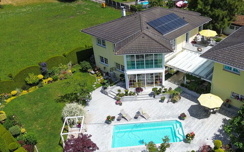 Sonnenpanorama: Pavimento, Soffitto, Piscina, Ricorrere, Design, Sedia, Illuminazione Diurna, Hotel, Villa, Attico
