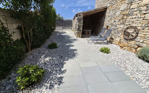 Laiki: Guglia, Driveway, Campanile