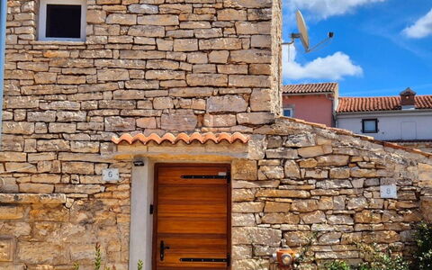 Mate: Erba, Architettura, Casa, Casa, Lotto, Villetta, Estate, Agriturismo, Cortile, Prato