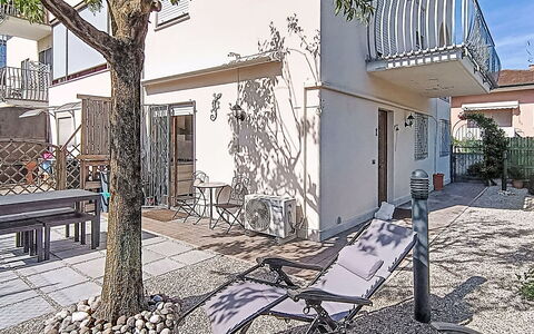 La Rosa: Erba, Architettura, Casa, Casa, Lotto, Villetta, Estate, Agriturismo, Cortile, Prato
