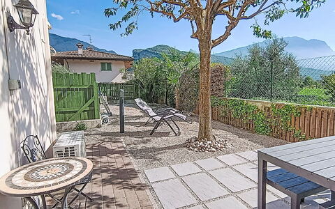 La Rosa: Erba, Architettura, Casa, Casa, Lotto, Villetta, Estate, Agriturismo, Cortile, Prato