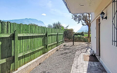 La Rosa: Erba, Architettura, Casa, Casa, Lotto, Villetta, Estate, Agriturismo, Cortile, Prato