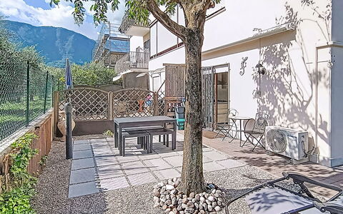 La Rosa: Erba, Architettura, Casa, Casa, Lotto, Villetta, Estate, Agriturismo, Cortile, Prato