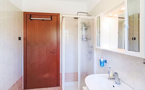 La Rosa: Bagno, Idraulico Fixture, Pavimentazione, Pavimento, Interior Design, Lavandino Del Bagno, Lavello, Rubinetto, Idraulico, Camera