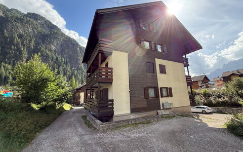Snow Home col Rodella: Erba, Architettura, Casa, Casa, Lotto, Villetta, Estate, Agriturismo, Cortile, Prato