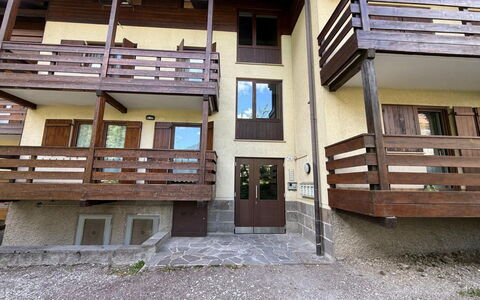 Snow Home col Rodella: Erba, Architettura, Casa, Casa, Lotto, Villetta, Estate, Agriturismo, Cortile, Prato