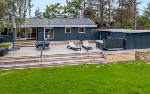 Dirtje - 850M from the Sea: Casa, Tetto, Architettura, Casa, Lotto, Villetta, Shade, Estate, Raccordo, Cortile