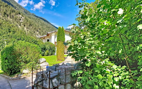 Sandra: Geografia Montane, Collina, Catena Montuosa, Hill Station, Valle, Cresta, Paesino Di Montagna, Sempreverde, Massiccio