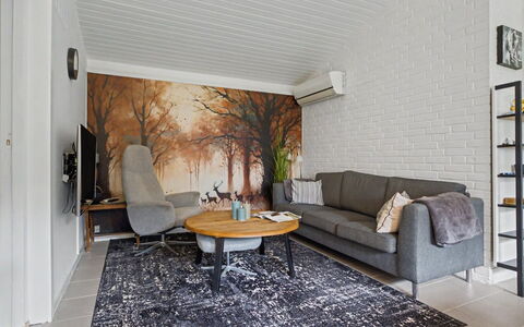 Mea - 750M from the Sea: Mobilia, Interior Design, Pavimentazione, Parete, Pavimento, Divano, Legna, Soggiorno, Soffitto, Camera