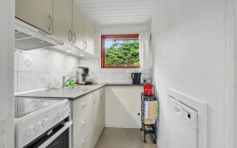 Mea - 750M from the Sea: Pavimentazione, Legna, Apparecchio Major, Cucina, Interior Design, Pavimento, Soffitto, Elettrodomestico Da Cucina, Camera, Controsoffitto
