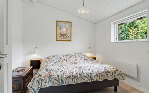 Mea - 750M from the Sea: Letto, Camera Da Letto, Interior Design, Legna, Lenzuolo, Soffitto, Bedding, Pavimento, Pavimentazione, Mobilia