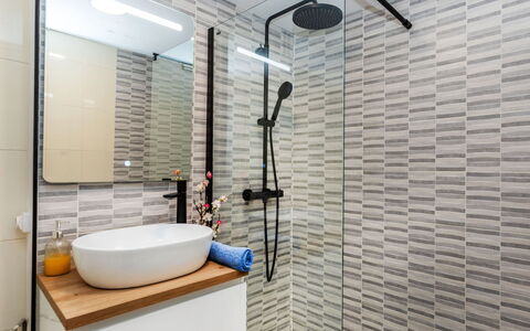 Popa: Bagno, Parete, Idraulico Fixture, Interior Design, Pavimentazione, Pavimento, Piastrella, Rubinetto, Idraulico, Lavello