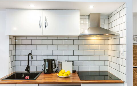 Popa: Cucina, Controsoffitto, Interior Design, Parete, Cabinetry, Elettrodomestico Da Cucina, Pavimentazione, Casa, Mobilia, Apparecchio Major
