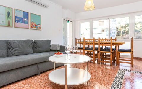 Popa: Pavimentazione, Mobilia, Pavimento, Interior Design, Divano, Soggiorno, Camera, Appartamento, Soffitto, Casa