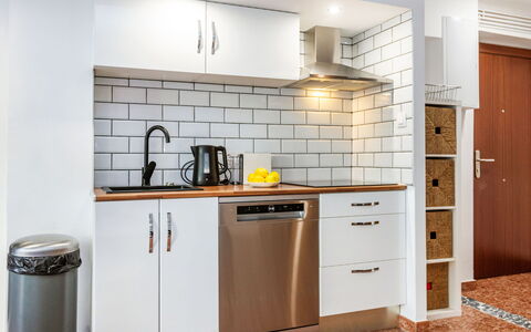 Popa: Apparecchio Major, Cucina, Pavimentazione, Interior Design, Elettrodomestico Da Cucina, Cabinetry, Controsoffitto, Elettrodomestico, Pavimento, Casa