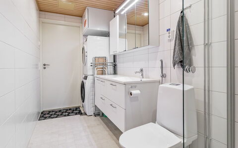 Levihonka 13: Pavimentazione, Pavimento, Idraulico Fixture, Interior Design, Gabinetto, Lavello, Toilet Seat, Mobiletto Del Bagno, Bagno, Idraulico