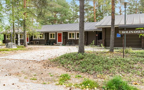 Mäkrä 3: Villetta, Casa, Shade, Cortile, Raccordo, Estate, Driveway, Edifici Giardino, Log Cabin, Backyard