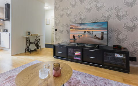 Artunkuja: Interior Design, Mobilia, Pavimentazione, Pavimento, Casa, Soggiorno, Camera, Divano, Appartamento, Soffitto