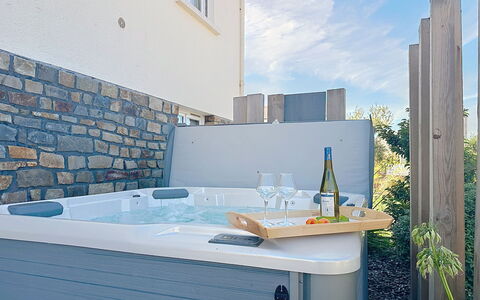 Le Terrier Préfaillais, Jacuzzi: Vasca Da Bagno, Idraulico Fixture, Materiale Composito, Vasca Idromassaggio, Piscina, Idraulico, Pianta Della Casa, Piastrella, Ricorrere