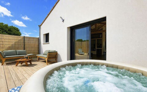 La Plaine-Sur-Mer 801: Piscina, Materiale Composito, Ricorrere, Eco Hotel, Vasca Idromassaggio, Cortile, Mobili Da Esterno, Hotel, Terme, Villa