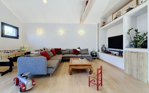 La Plaine-Sur-Mer 801: Mobilia, Interior Design, Pavimentazione, Parete, Divano, Pavimento, Legna, Soffitto, Soggiorno, Camera