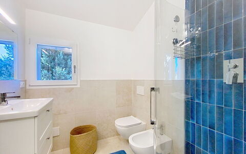 Linaglia: Pavimentazione, Bagno, Pavimento, Parete, Idraulico Fixture, Interior Design, Rubinetto, Piastrella, Lavello, Idraulico