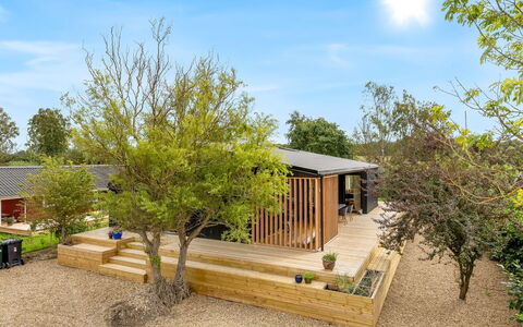 Munibert - 100M from the Sea: Arbusto, Lotto, Giardino, Villetta, Edifici Giardino, Shade, Capannone, Backyard, Latifoglie, Cortile