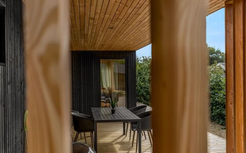 Munibert - 100M from the Sea: Legna, Latifoglie, Color Legno, Plank, Compensato, Pavimento In Legno, Materiali Naturali, Legname, Shade, Deck