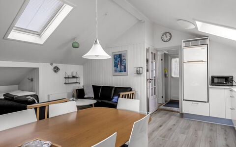 Dior - 800M from the Sea: Pavimentazione, Interior Design, Soffitto, Legna, Mobilia, Pavimento, Cucina, Camera, Appartamento, Pavimento In Legno